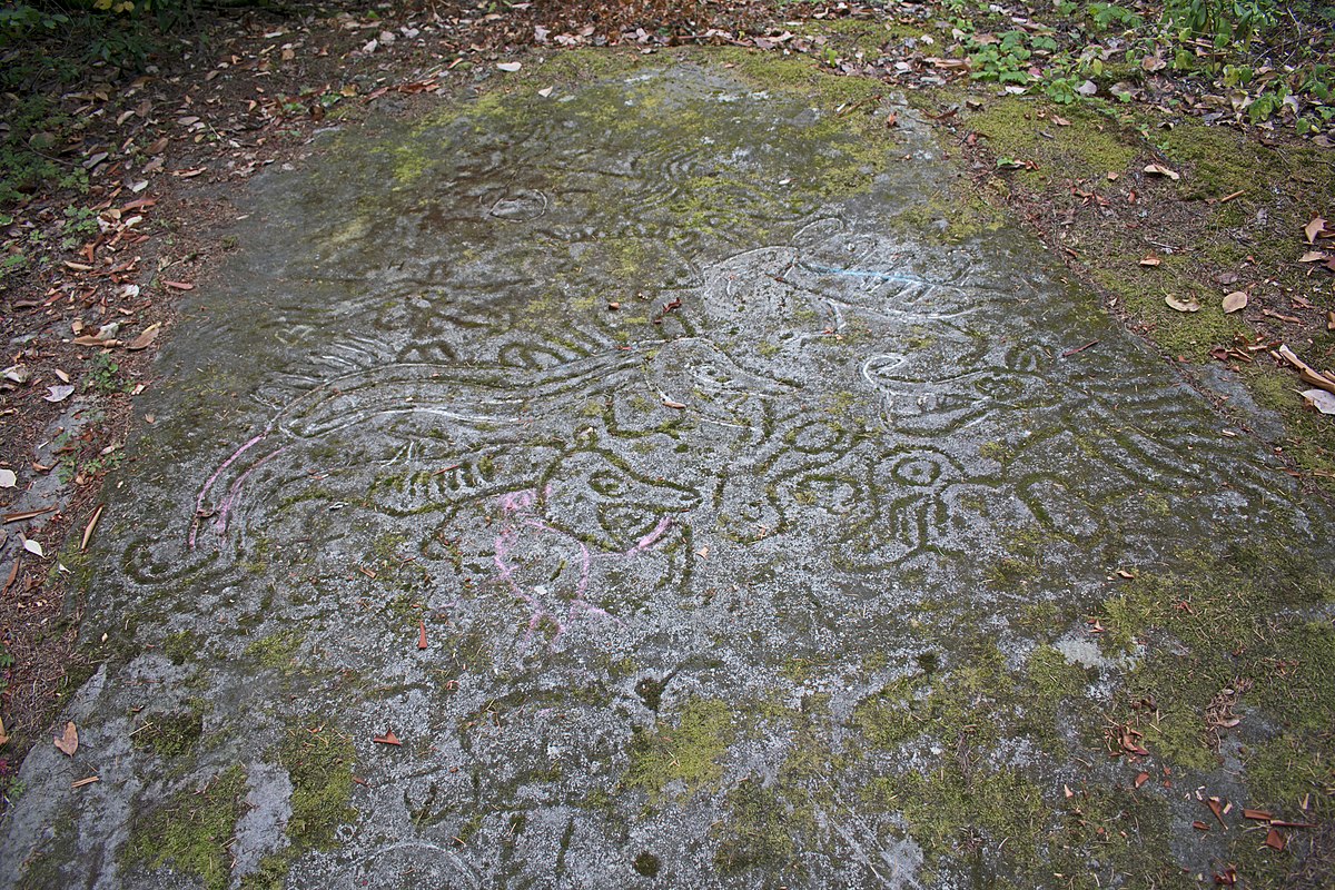 1200px Petroglyph Provincial Park petroglyphs 2